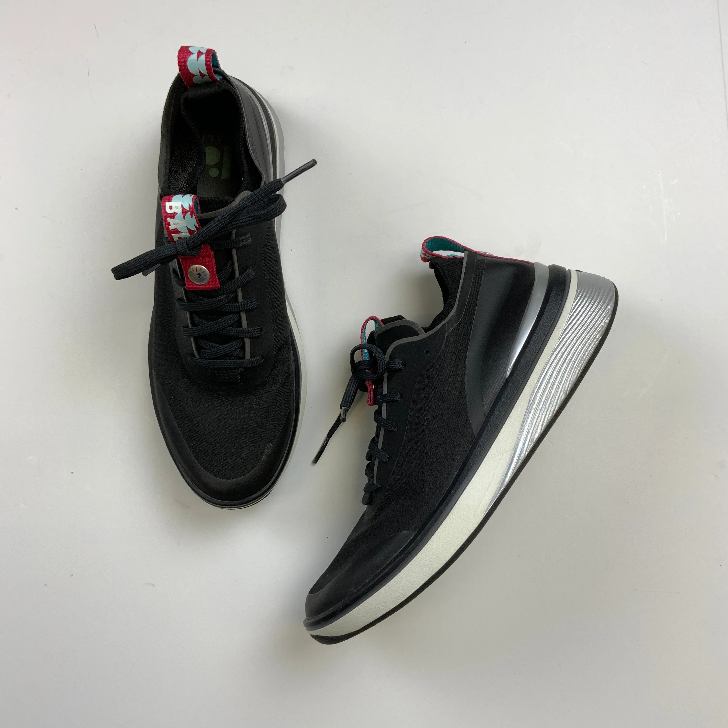 Black Shoes Athletic Clothes Mentor, Size 8.5