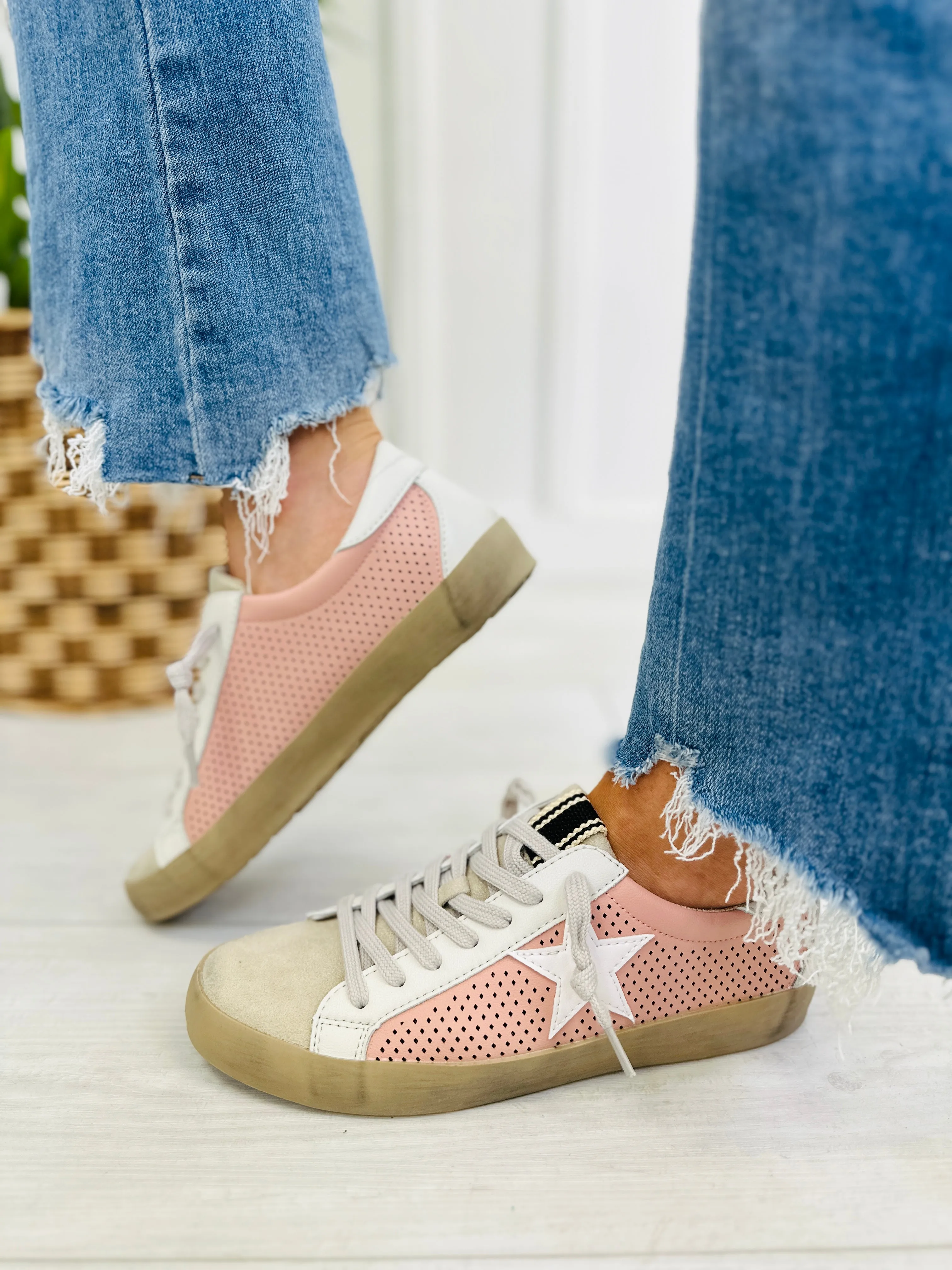 Contagious Energy Sneakers In Pink