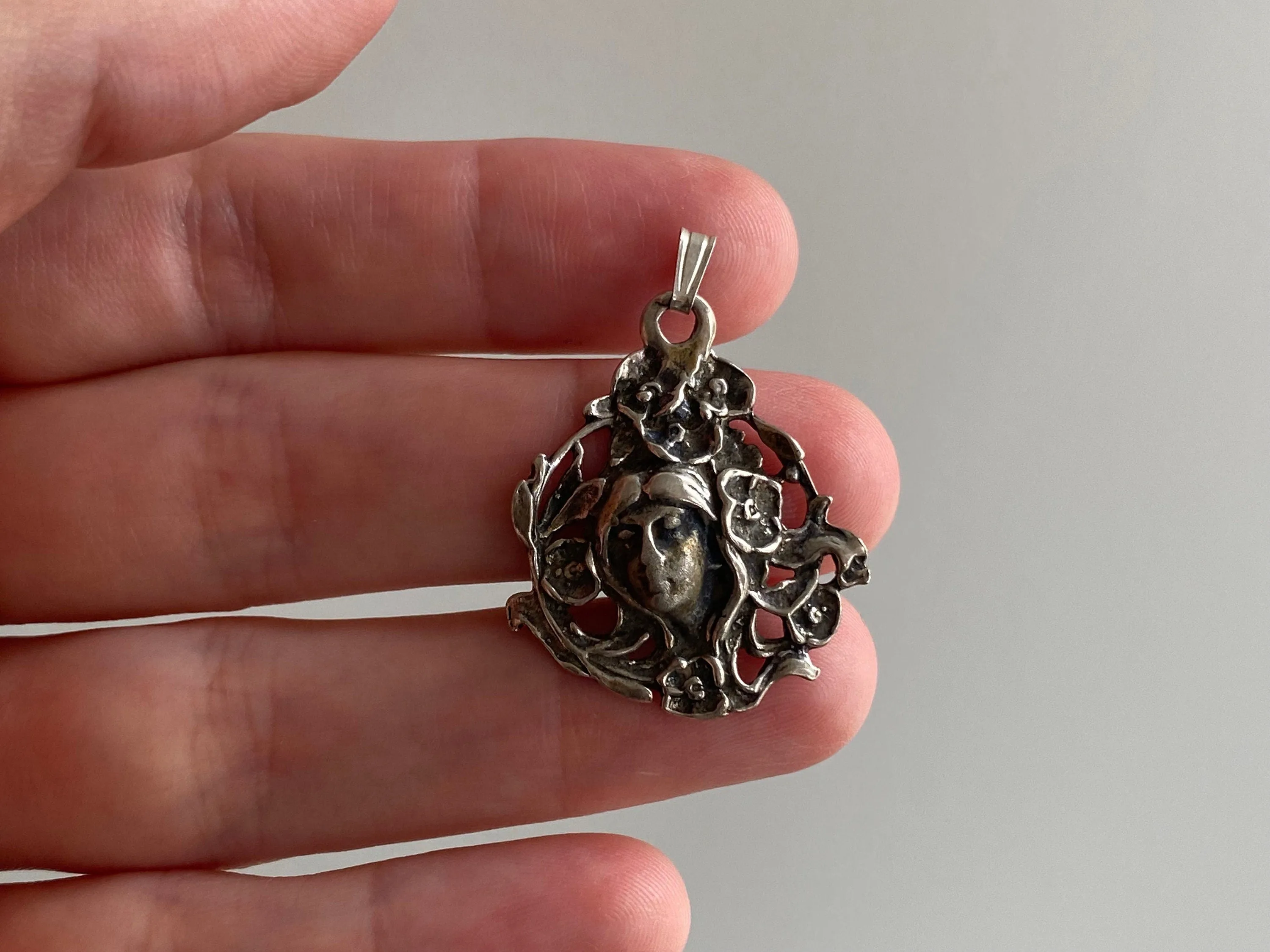 V I N T A G E // fierce in florals / 1970s art nouveau revival floral goddess / sterling silver pendant